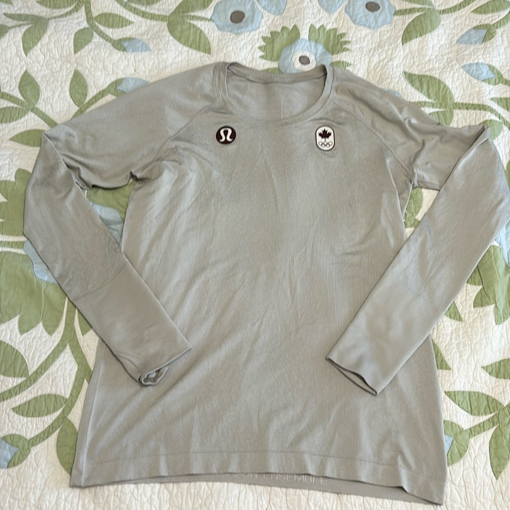 Lululemon Team Canada Swiftly Tech Long-Sleeve Shirt Size 12 Like New